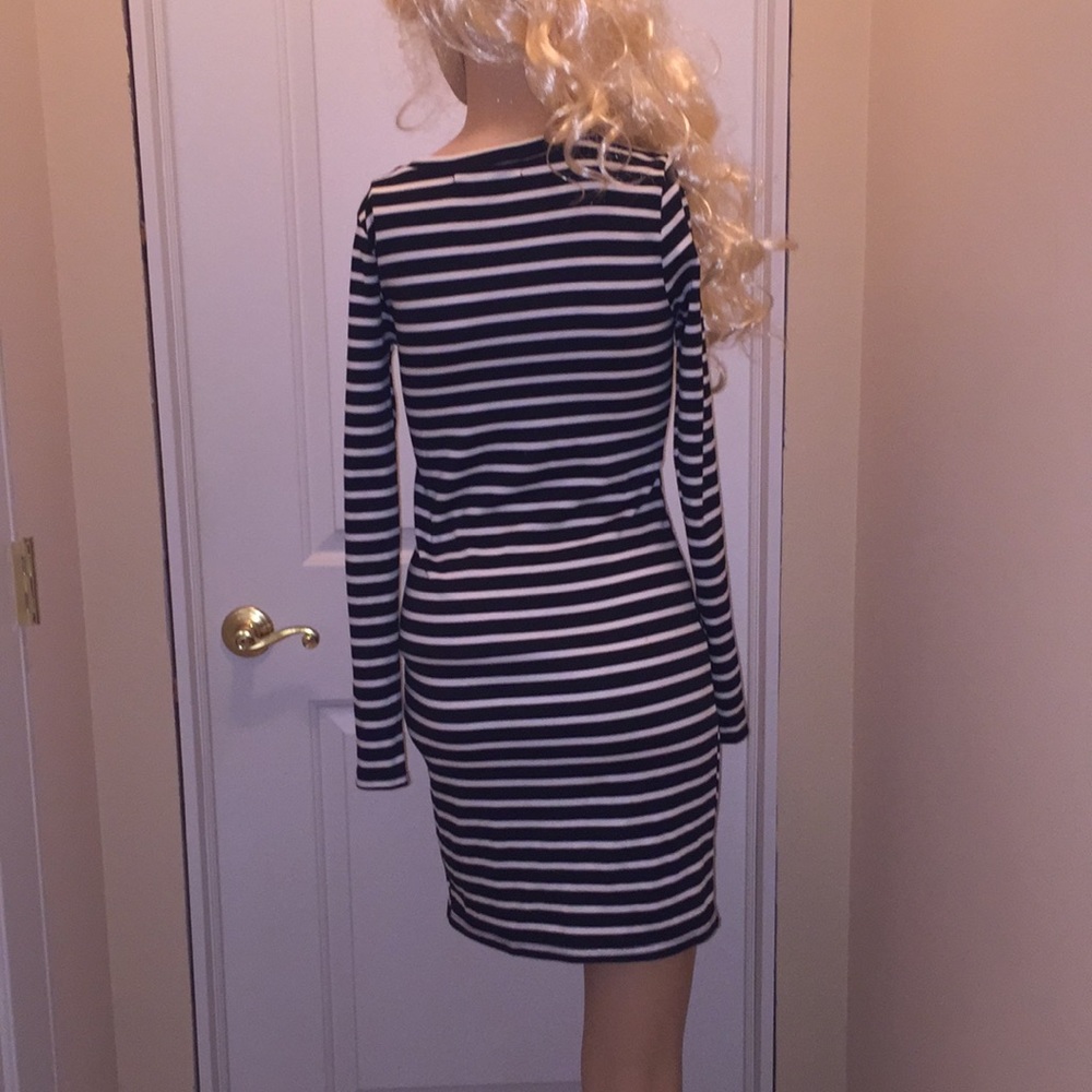 Juniors long sleeve black and white dress - Picture 4 of 5